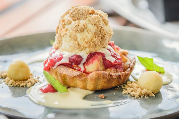 Deluxe Wine Tour To Tamborine Mountain, Includes Two Course Lunch, Brisbane