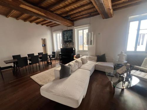 Labanca's Prestige Navona