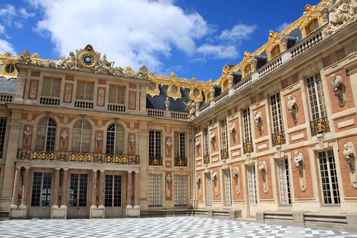 Versailles Palace & Gardens Tour with Transport from Paris