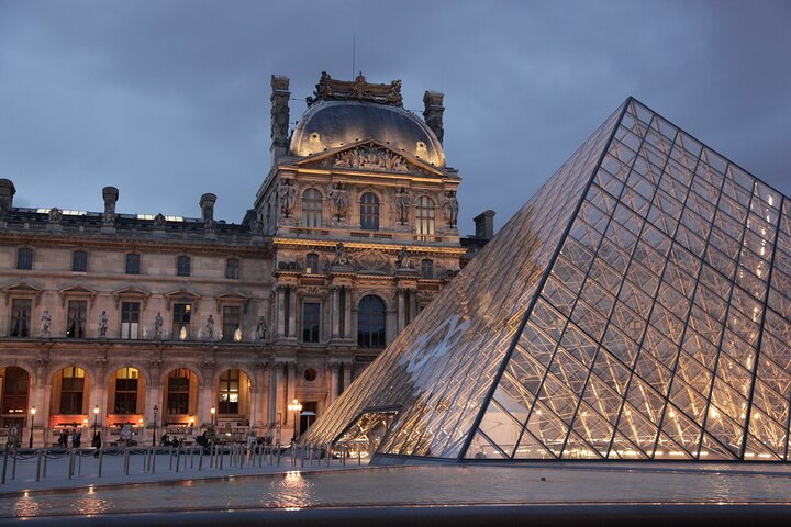 Louvre Museum Masterpieces Guided Tour with Reserved Access