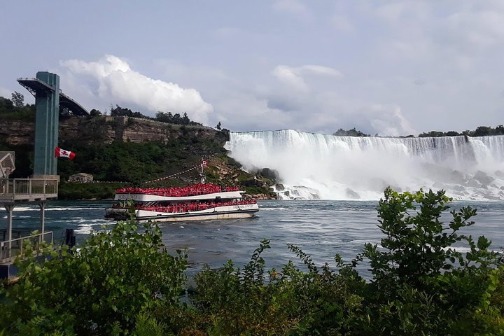 Private Niagara Wine, Falls + Historic Sightseeing From Toronto, Toronto