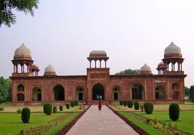 Tomb Of Mariam Zamani